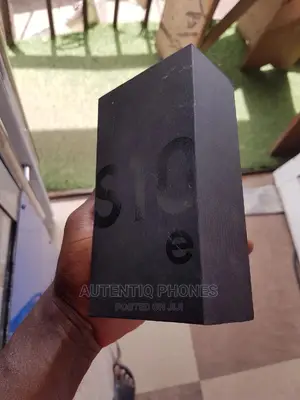 New Samsung Galaxy S10e 128 GB Black