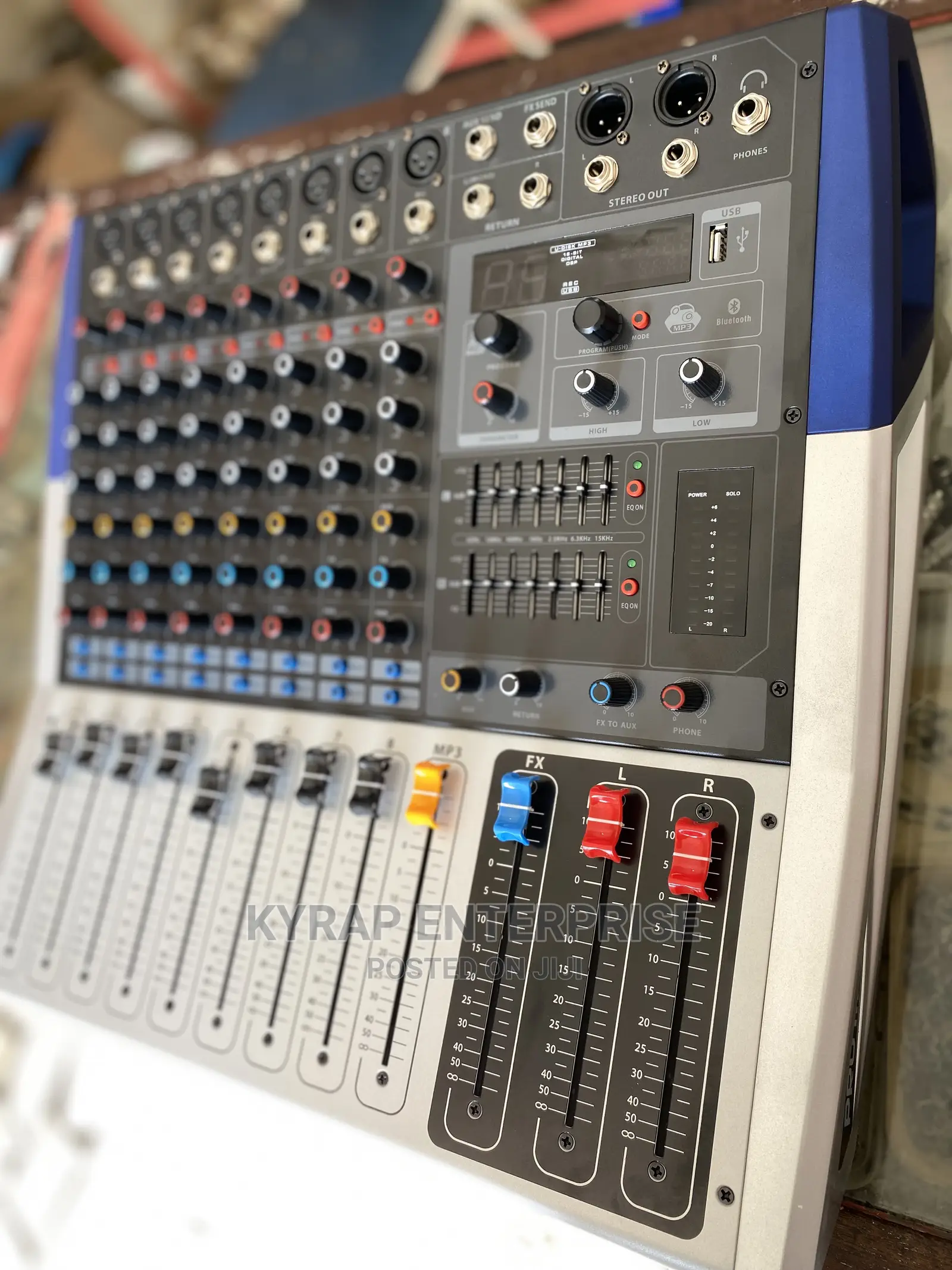 YAMAHA KV80 8 Channeled Powered Mixer