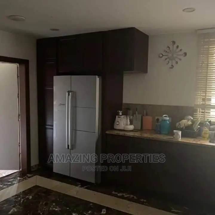 6bdrm Penthouse in Airport for Sale