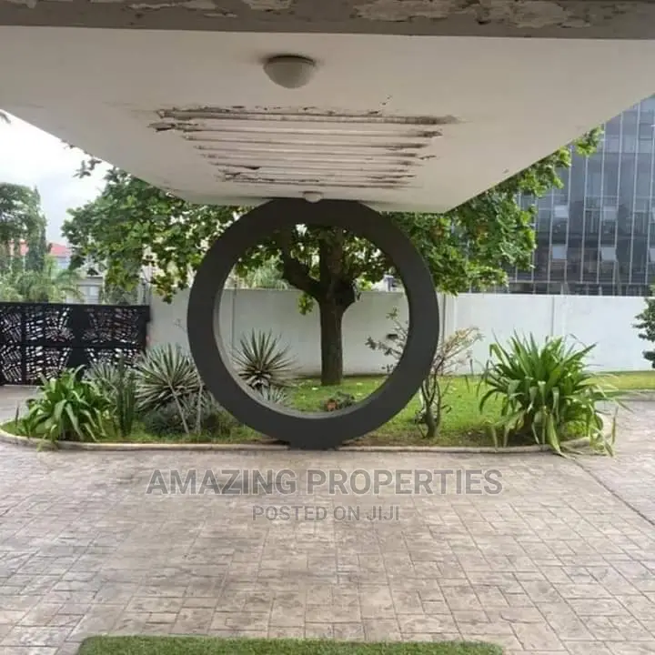 6bdrm Penthouse in Airport for Sale