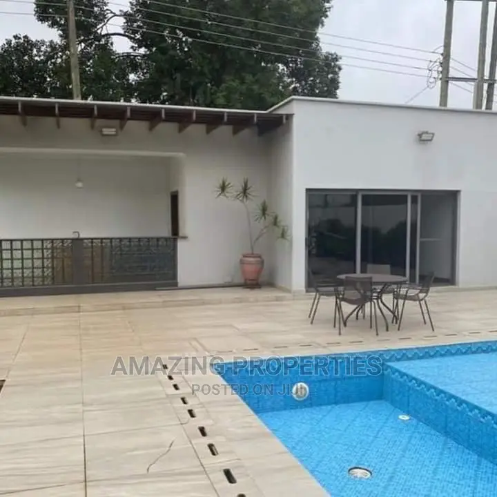 6bdrm Penthouse in Airport for Sale