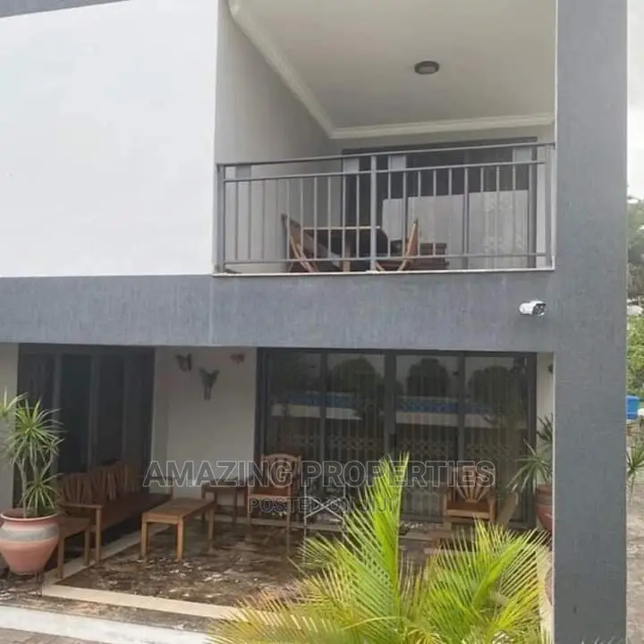 6bdrm Penthouse in Airport for Sale
