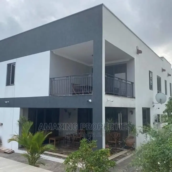 6bdrm Penthouse in Airport for Sale