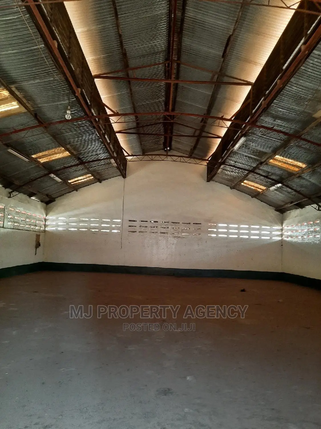200sqm Warehouse at Tema Community 9