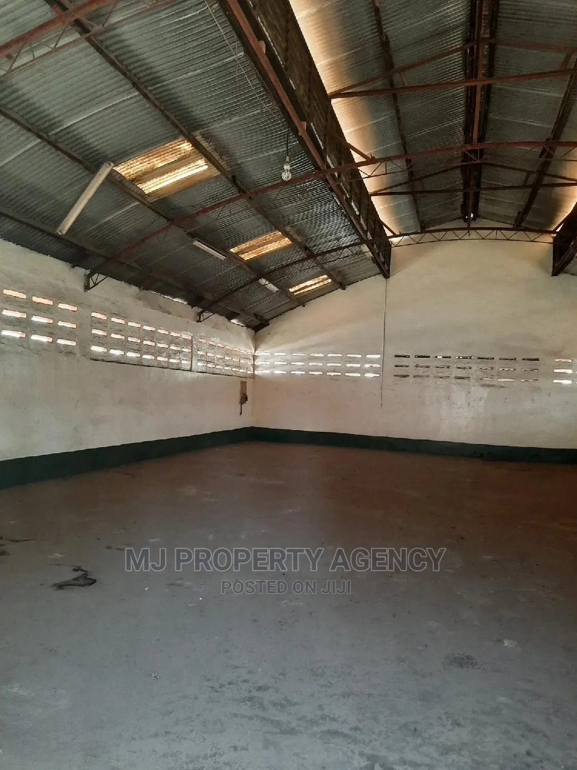 200sqm Warehouse at Tema Community 9