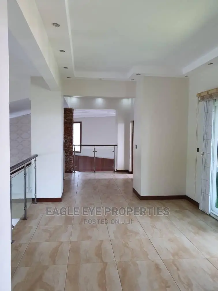5bdrm House in Airport Hills for sale