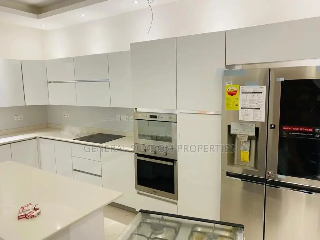 6bdrm Duplex in Suadom Properties, Manet Junction for Sale