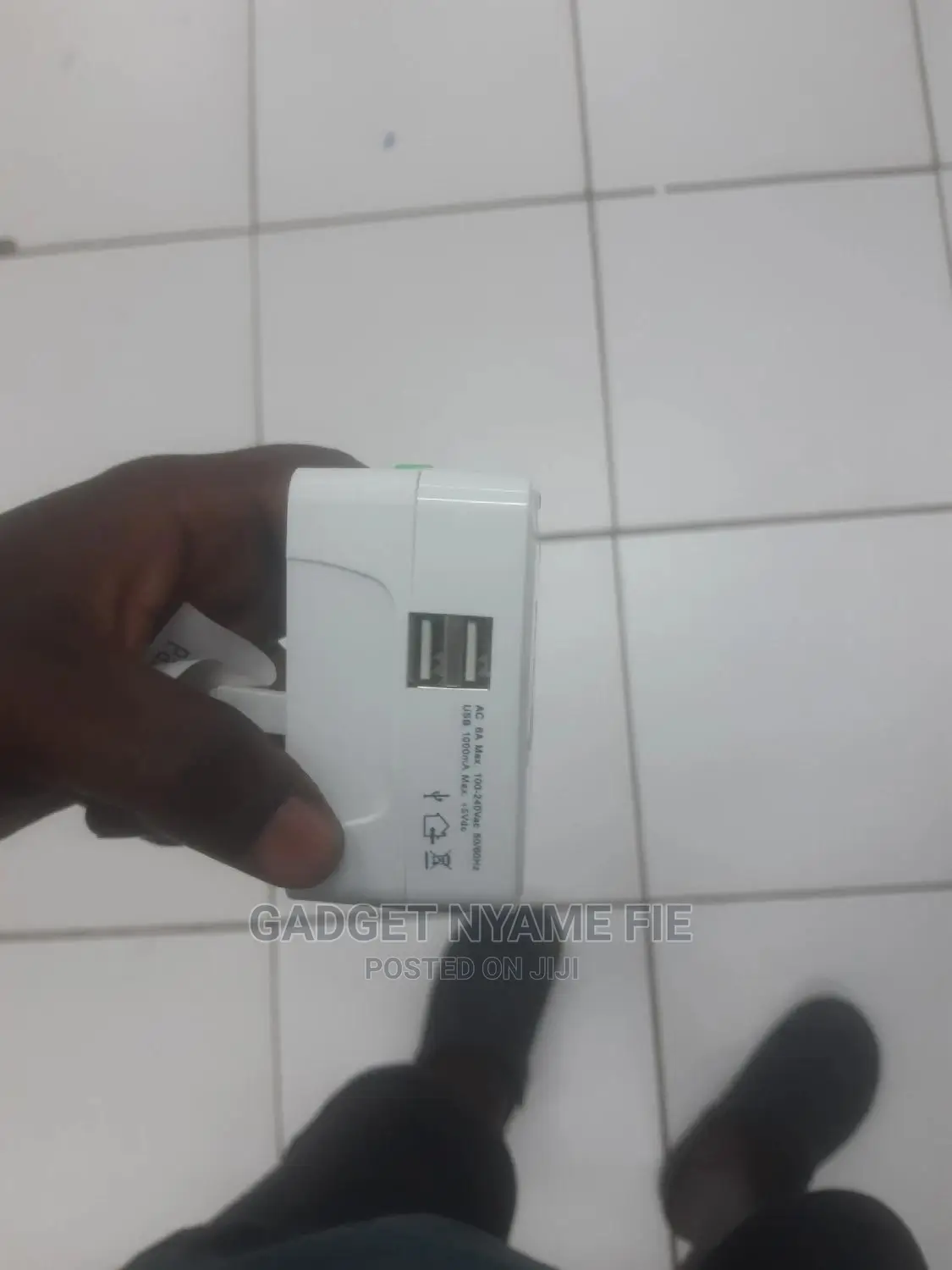 Universal (Eu/ Us/ Uk/ Au )Travel Ac Power Adaptor (100-250 Volts)