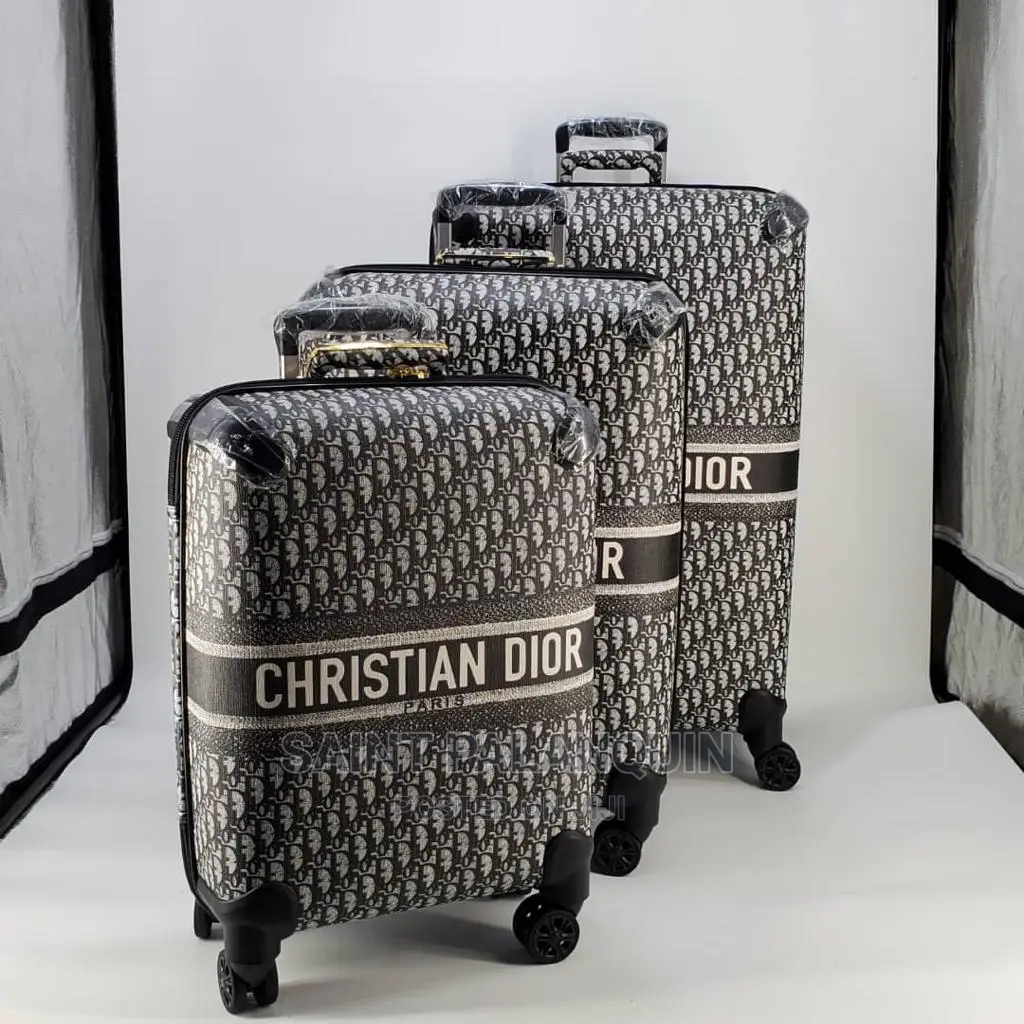 Christ. Dior Traveling