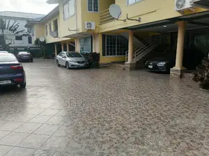 Furnished 3bdrm Apartment in Seekers Realty, Coffee Shop Area for rent
