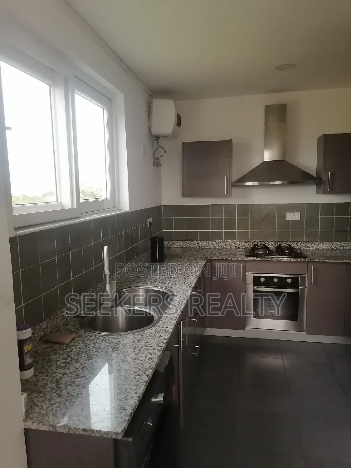 Furnished 2bdrm Apartment in Seekers Realty, Coffee Shop Area for rent