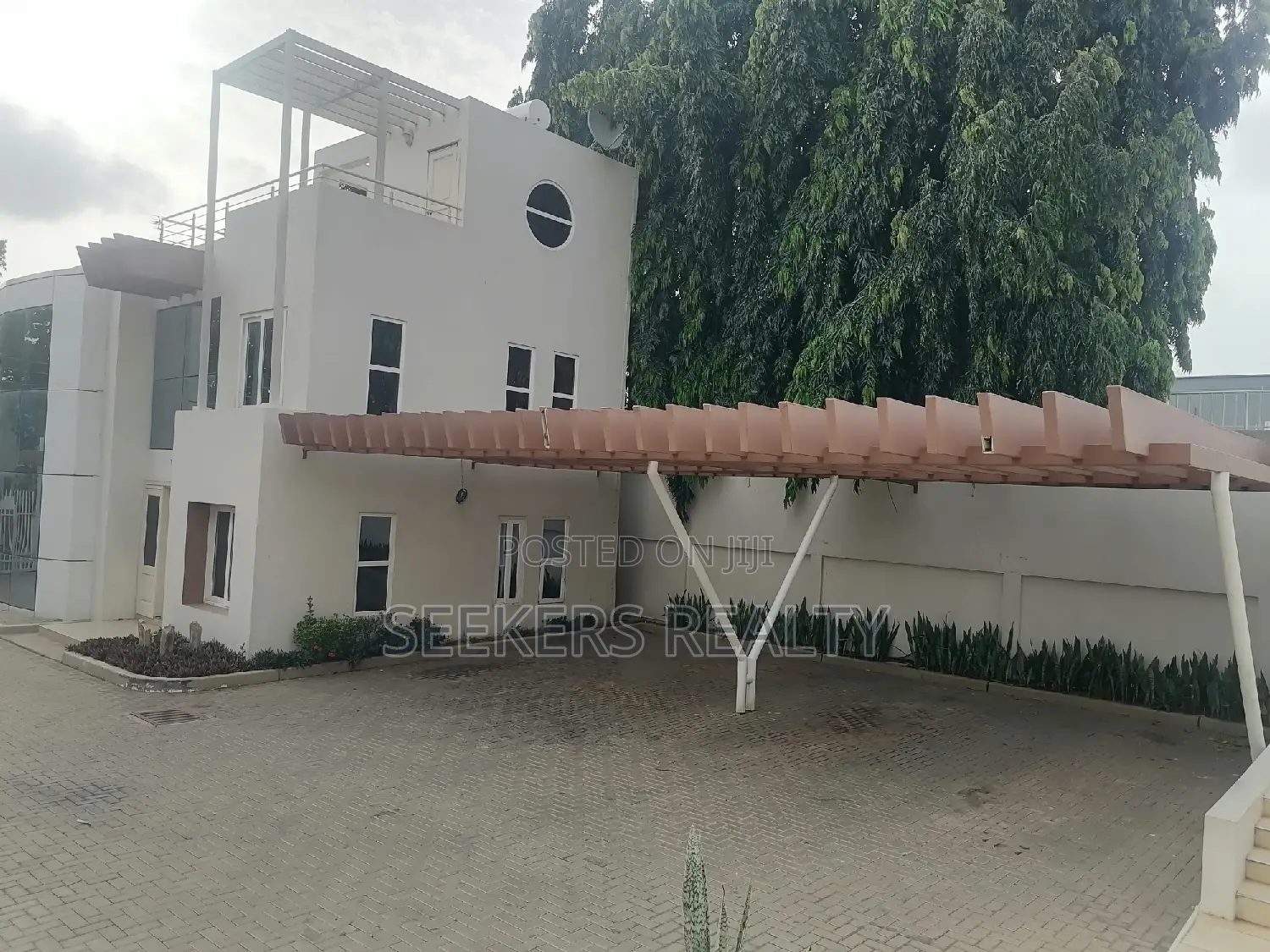 Furnished 2bdrm Apartment in Seekers Realty, Coffee Shop Area for rent