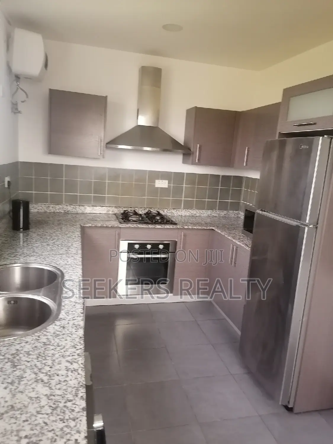 Furnished 2bdrm Apartment in Seekers Realty, Coffee Shop Area for rent
