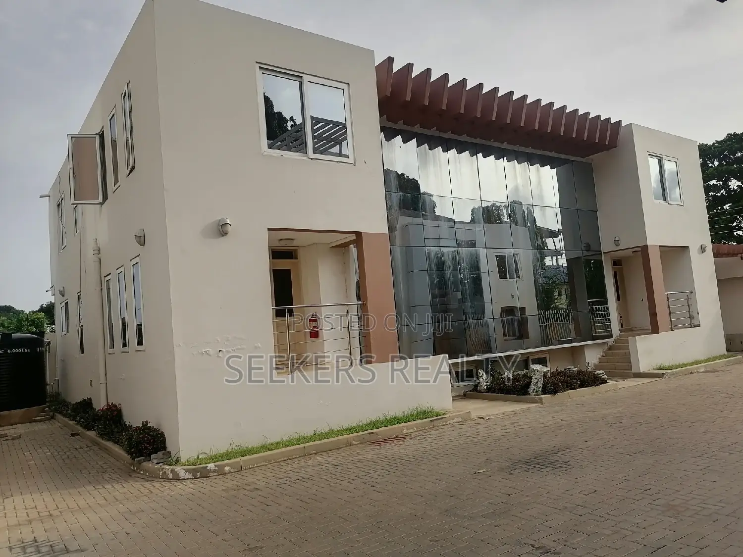 Furnished 2bdrm Apartment in Seekers Realty, Coffee Shop Area for rent