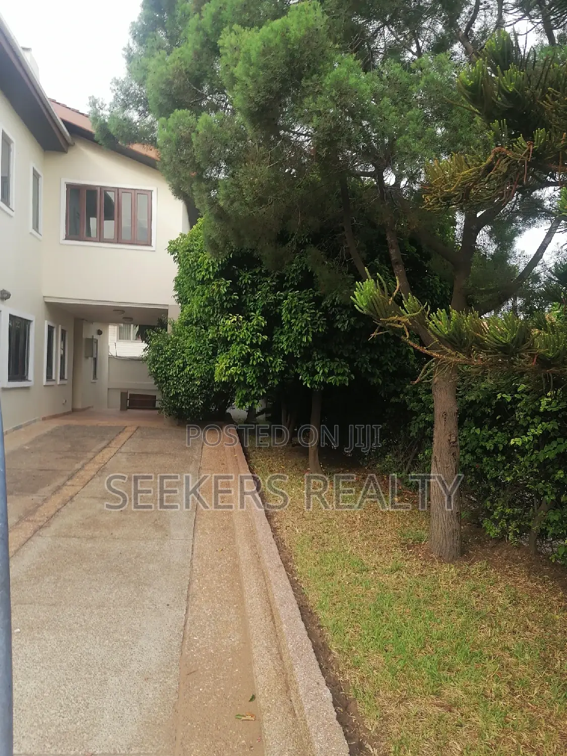 Furnished 4bdrm Townhouse / Terrace in Seekers Realty, US Embassy Area