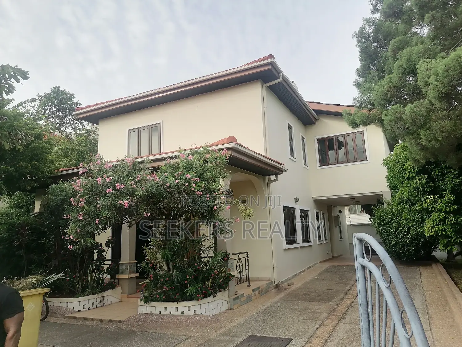 Furnished 4bdrm Townhouse / Terrace in Seekers Realty, US Embassy Area