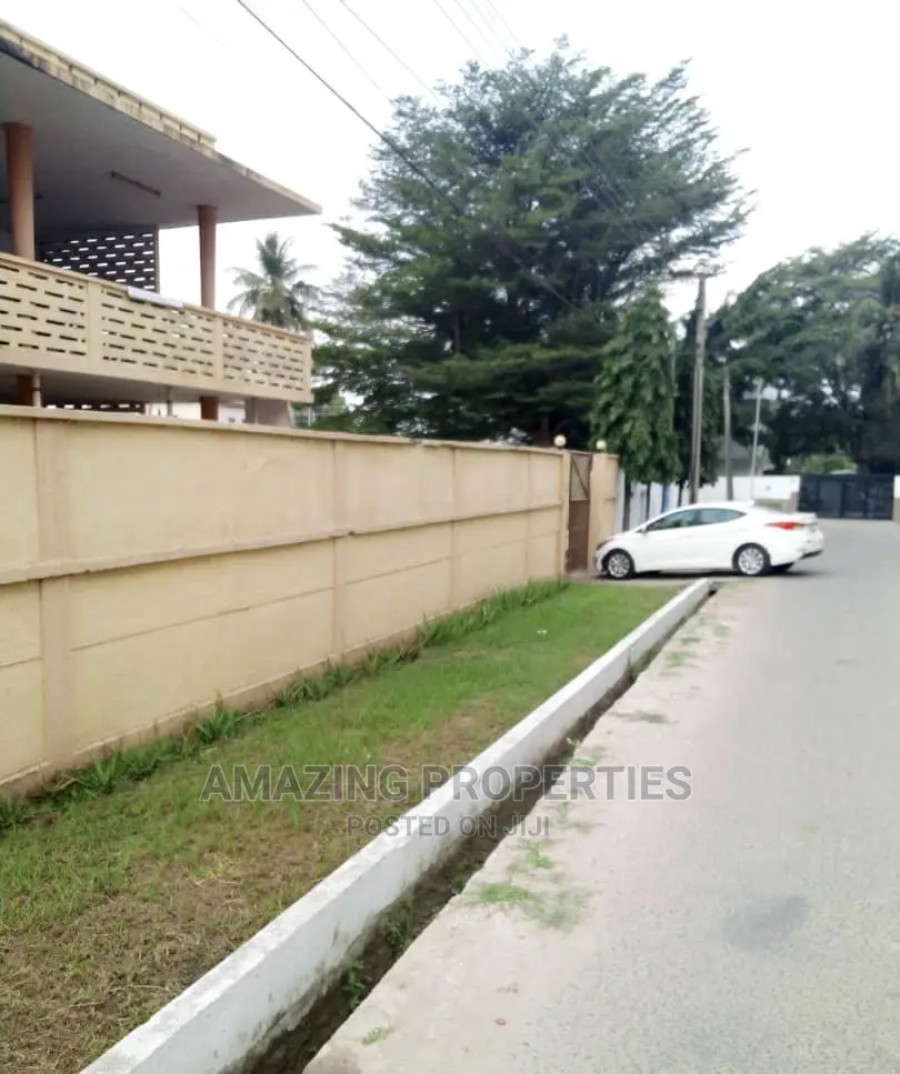 10bdrm House in Cantonments for Sale