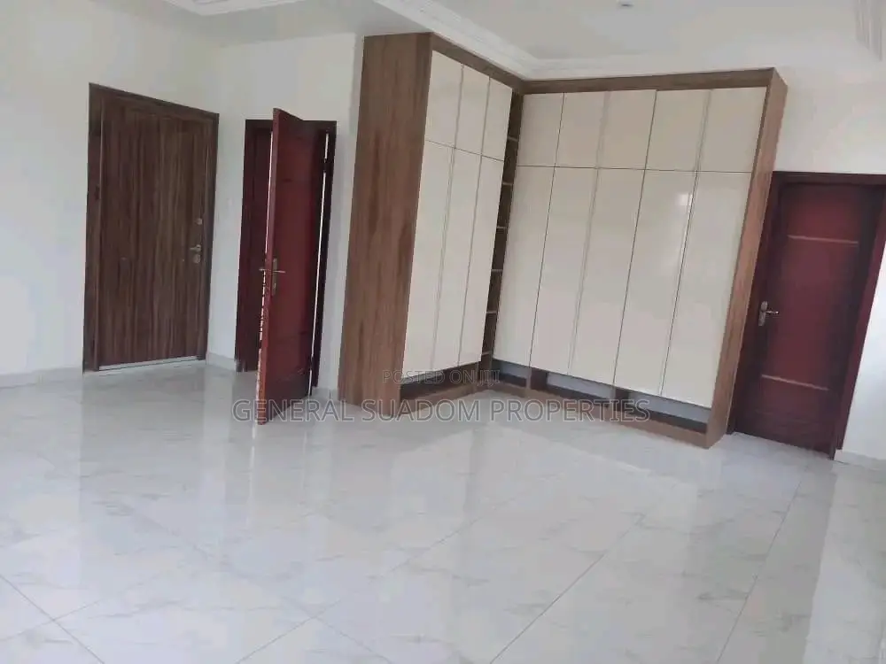 4bdrm Duplex in Suadom Properties, Airport Residential Area for rent