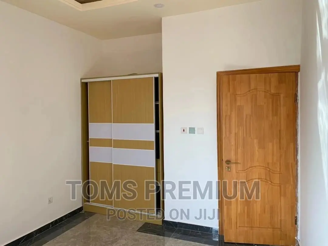 Furnished 4bdrm Chalet in School Junction for rent