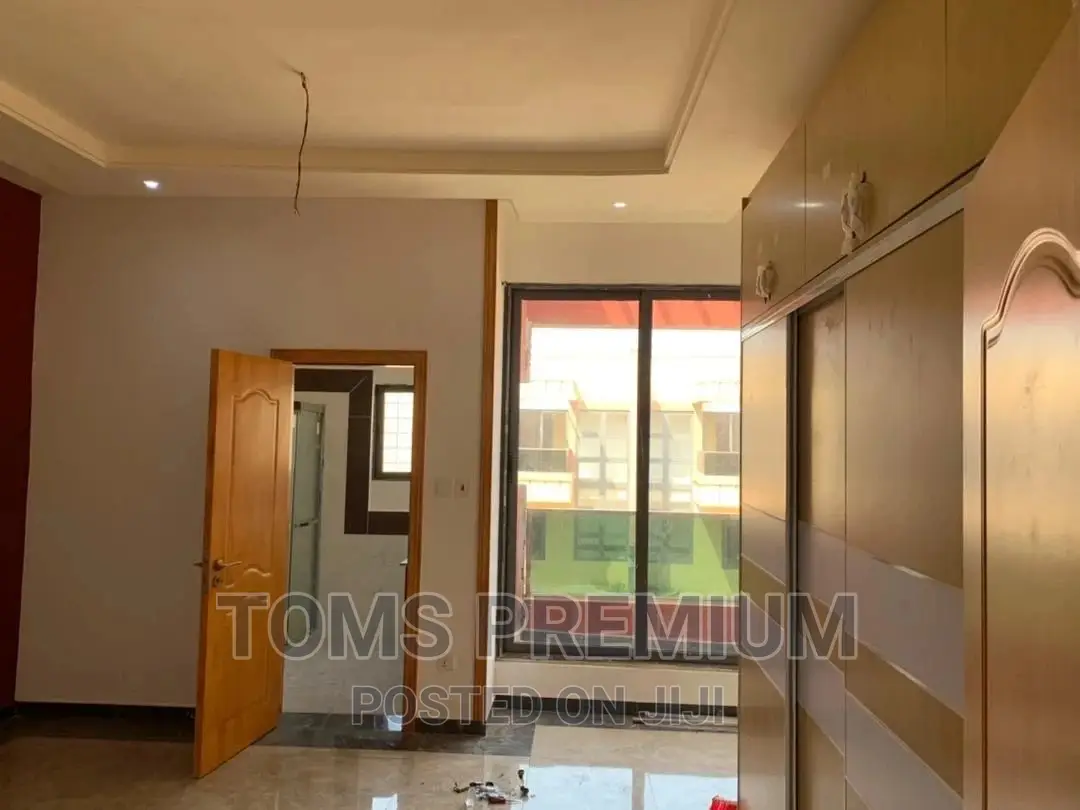 Furnished 4bdrm Chalet in School Junction for rent