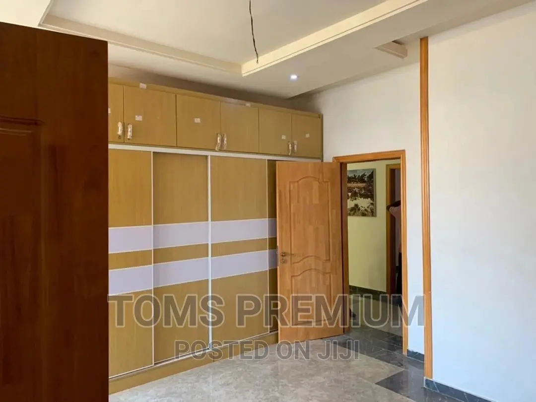 Furnished 4bdrm Chalet in School Junction for rent