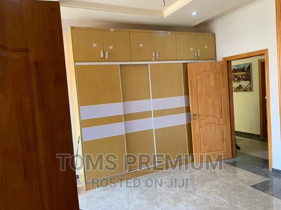 Furnished 4bdrm Chalet in School Junction for rent