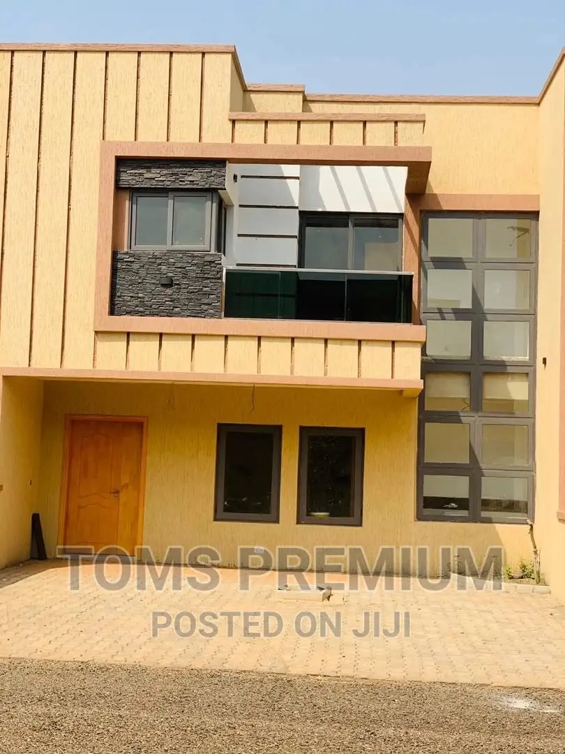 Furnished 4bdrm Chalet in School Junction for rent