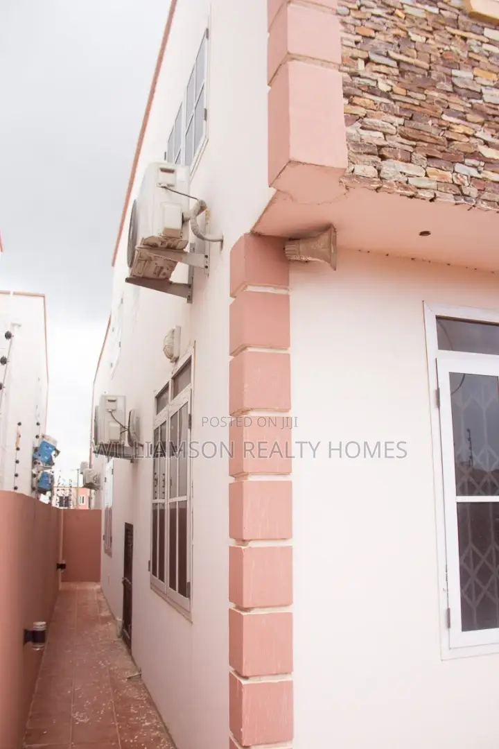 4bdrm Mansion in Community 18, Spintex for sale