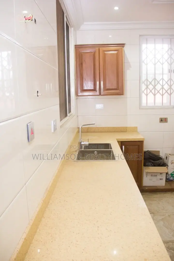 4bdrm Mansion in Community 18, Spintex for sale