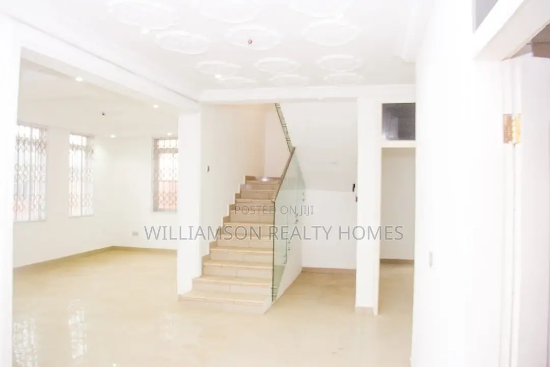 4bdrm Mansion in Community 18, Spintex for sale
