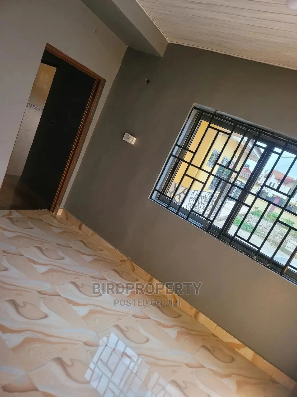 1bdrm Room & Parlour in Birdproperty, Little Roses Area for rent
