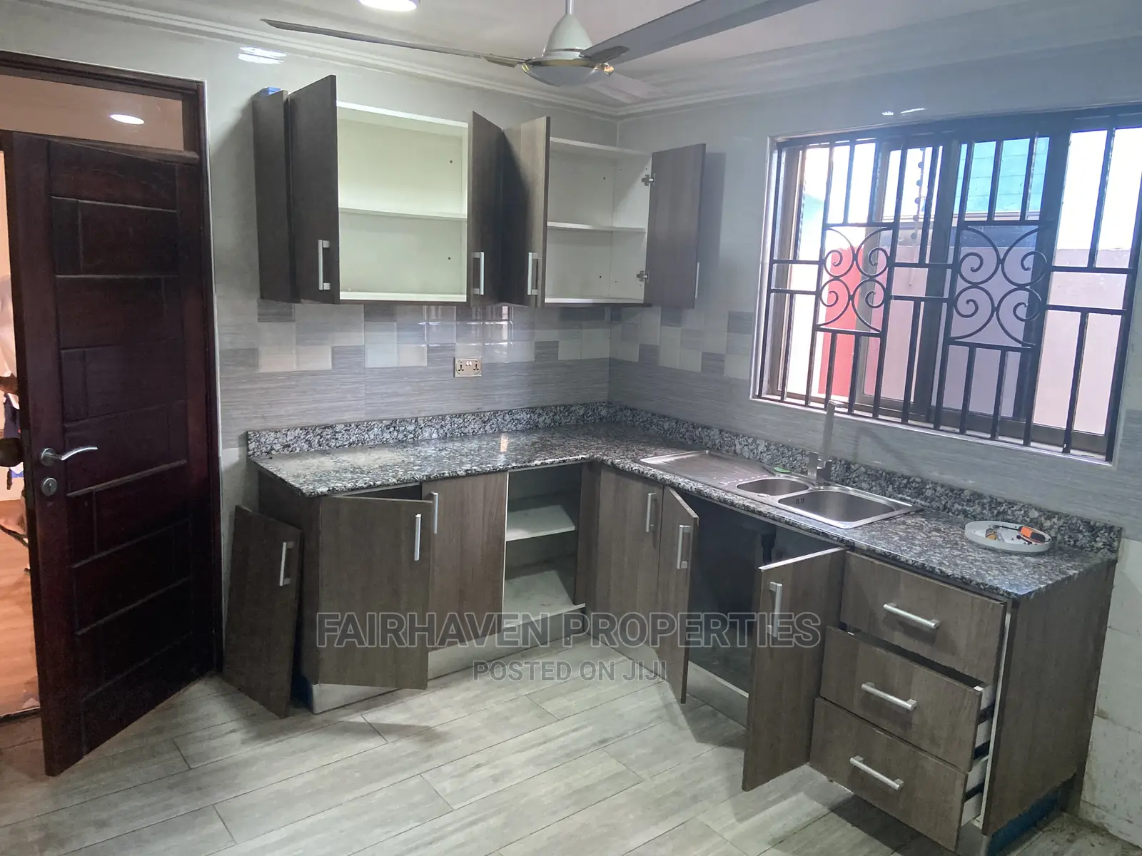 3bdrm Apartment in Tseaddo, Airport Residential Area for rent