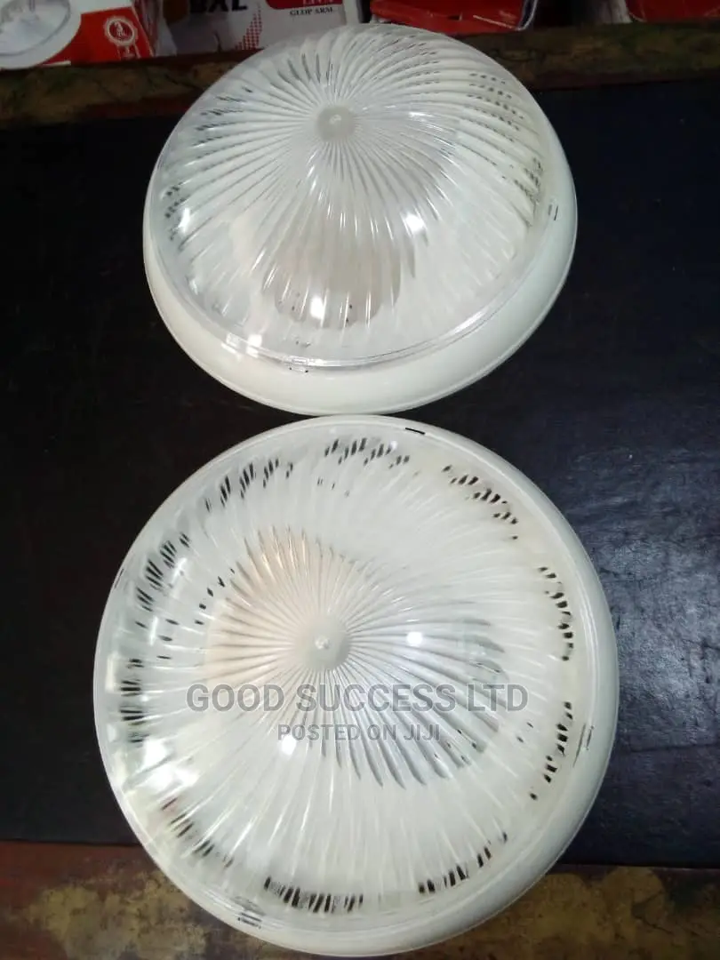 Universer Ceiling Light