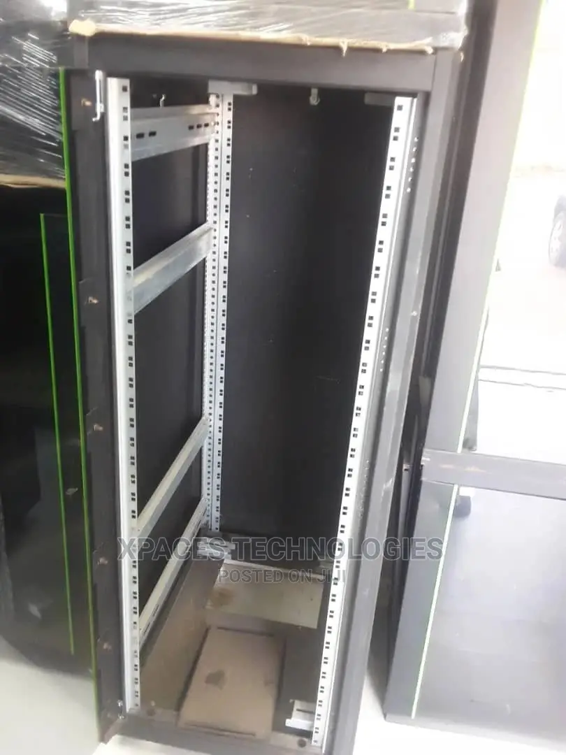 32u Rack Networking Server Cabinet 600mmx600mm Glass Door