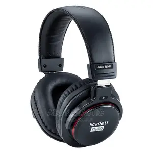 Focusrite Scarlet 4i4 3rd Generation Bundle