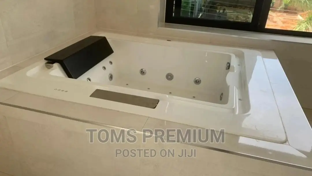 5bdrm Penthouse in Ogbojo, American House for Sale