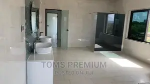 5bdrm Penthouse in Ogbojo, American House for Sale