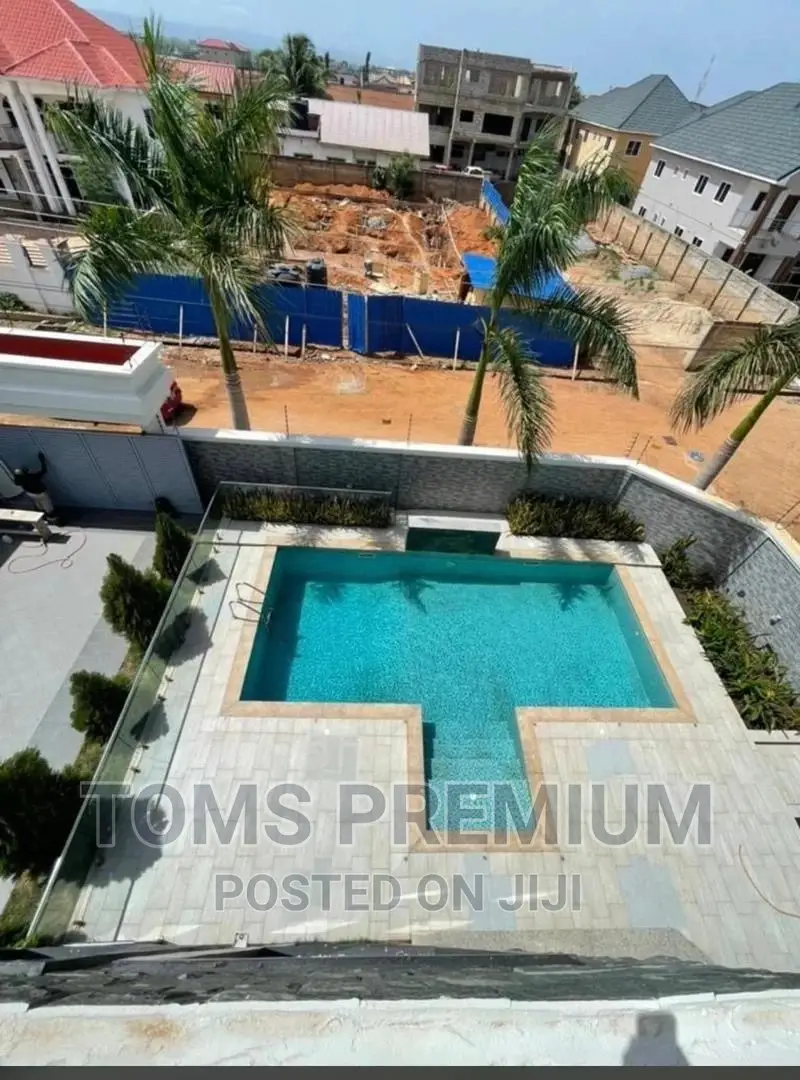 5bdrm Penthouse in Ogbojo, American House for Sale