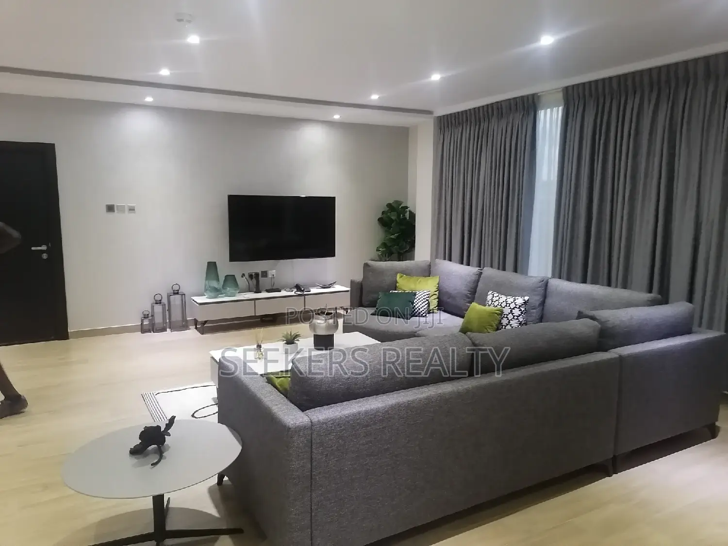 Furnished 2bdrm Apartment in Seekers Realty, Oxford Street for Rent
