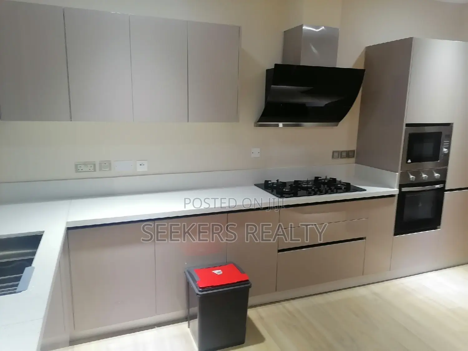 Furnished 2bdrm Apartment in Seekers Realty, Oxford Street for Rent