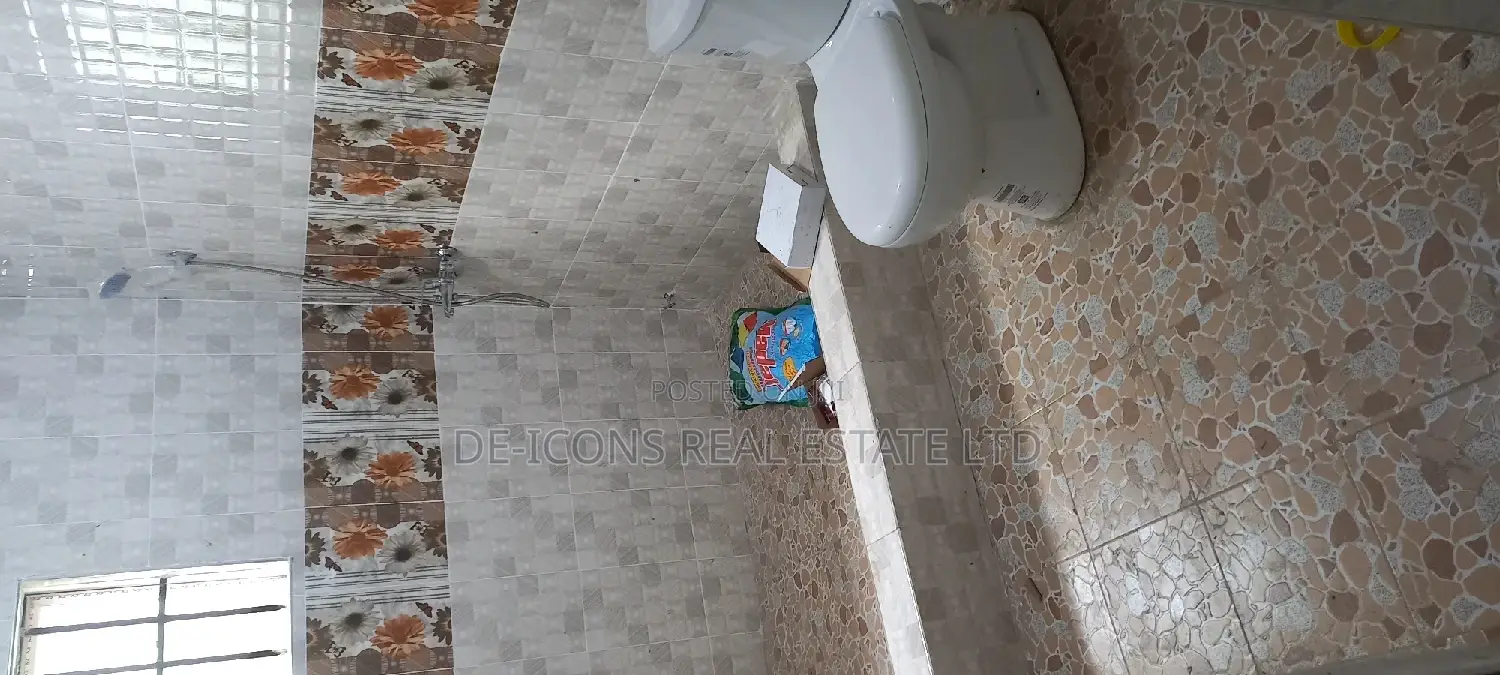 3bdrm House in De-Icons, Awutu Senya East Municipal for sale