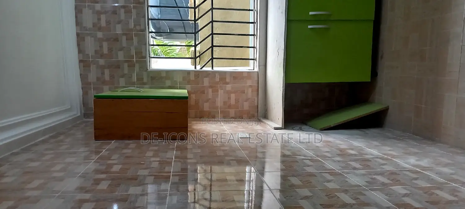 3bdrm House in De-Icons, Awutu Senya East Municipal for sale