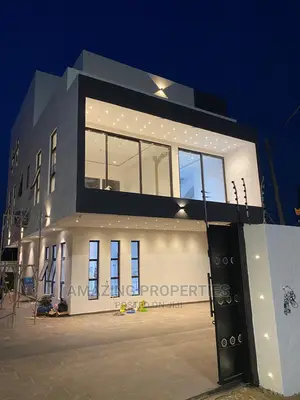 4bdrm House in Adjinganor, Adjiriganor for Sale