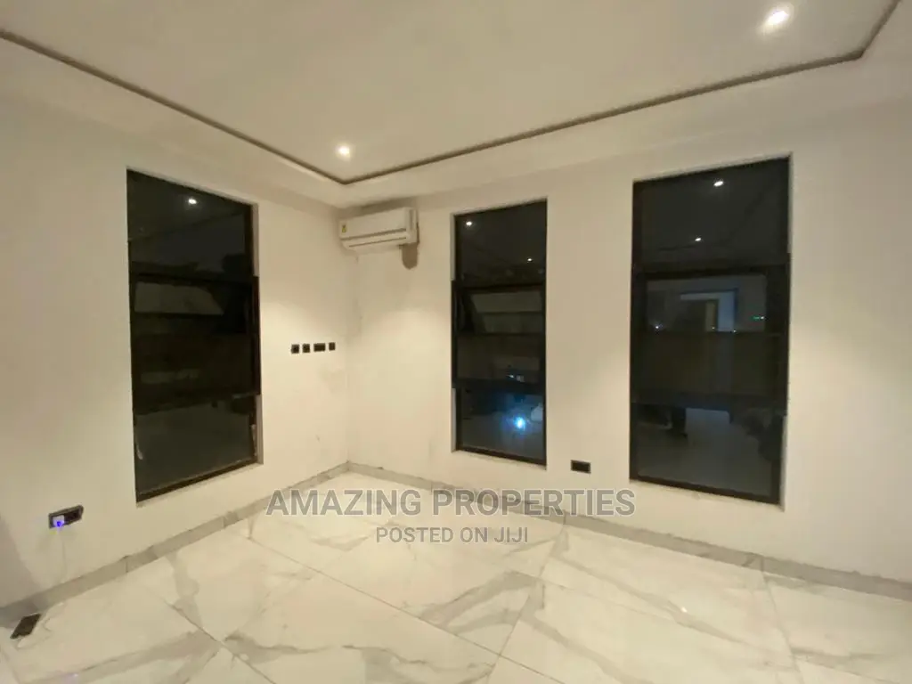 4bdrm House in Adjinganor, Adjiriganor for Sale