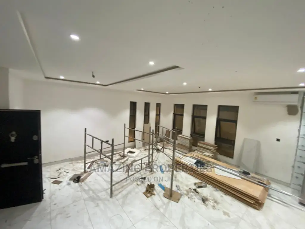 4bdrm House in Adjinganor, Adjiriganor for Sale