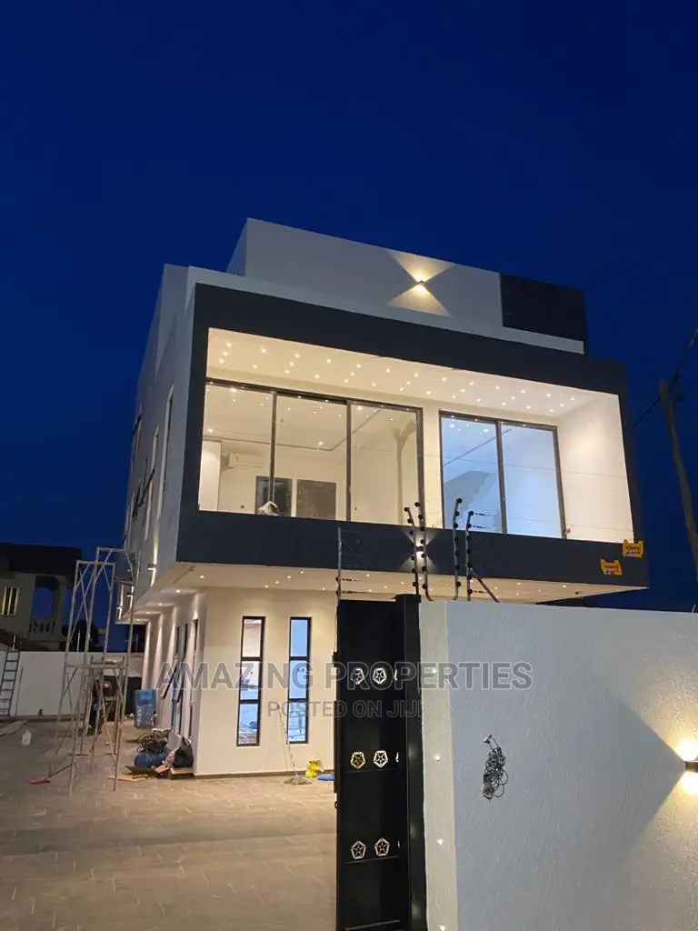 4bdrm House in Adjinganor, Adjiriganor for Sale