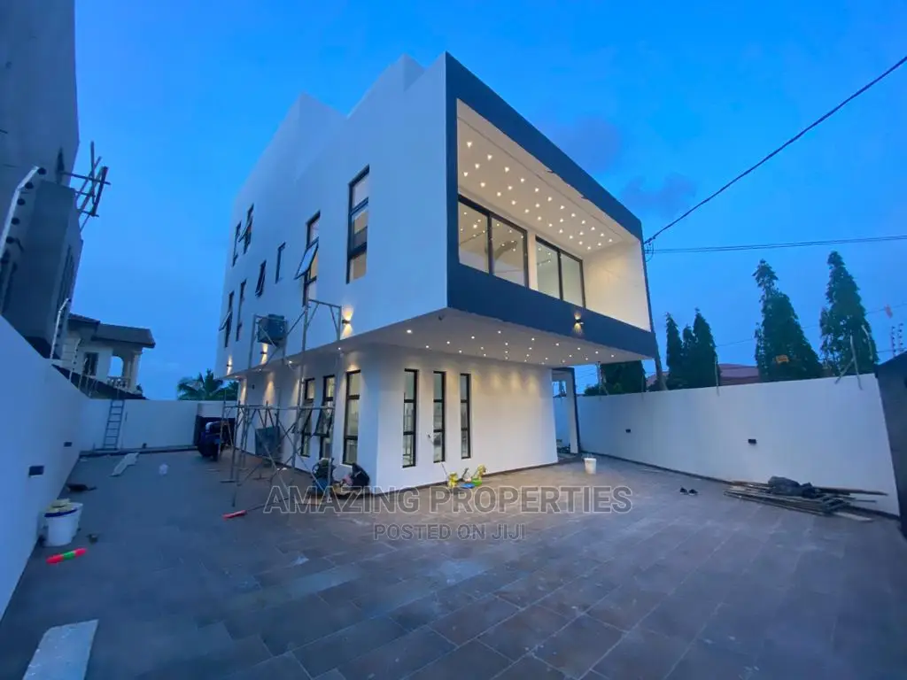 4bdrm House in Adjinganor, Adjiriganor for Sale