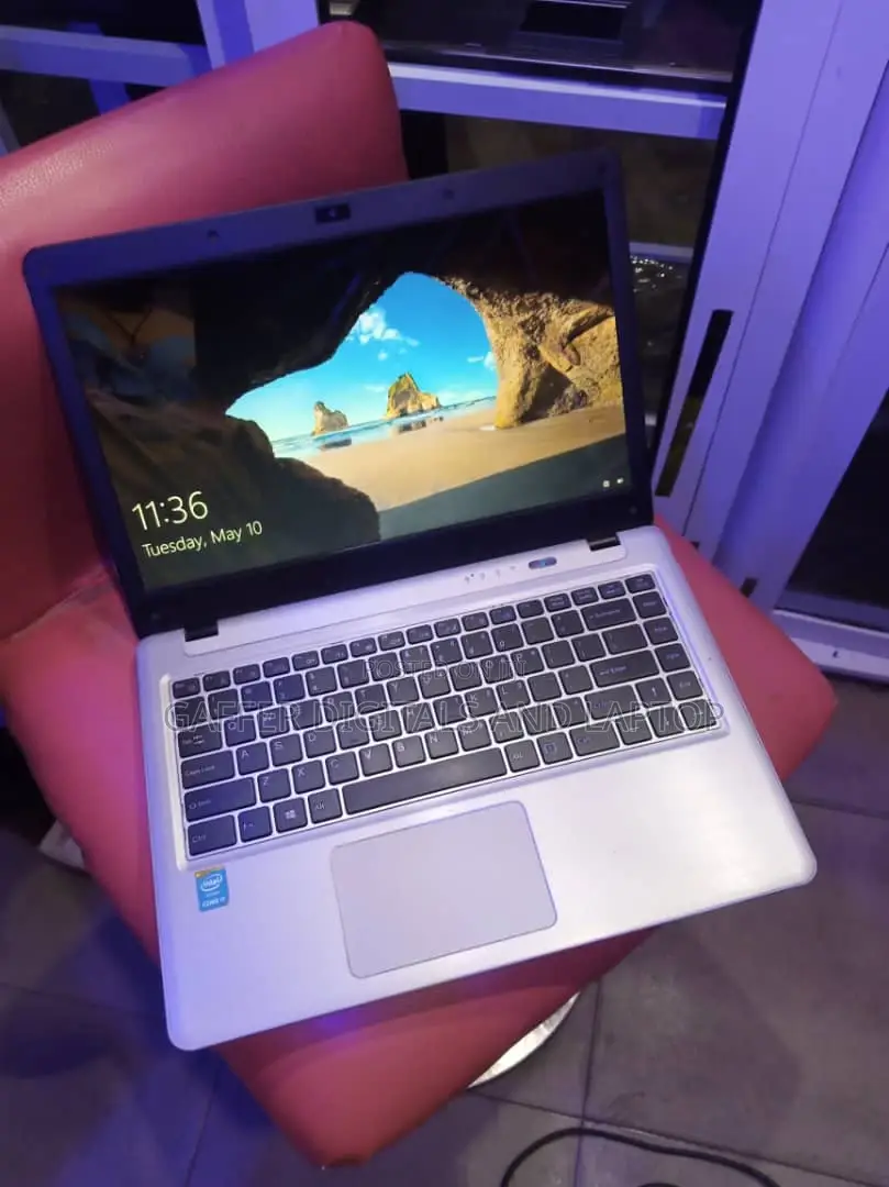 New Laptop Acer AS5755 8GB Intel Core I5 SSD 72GB
