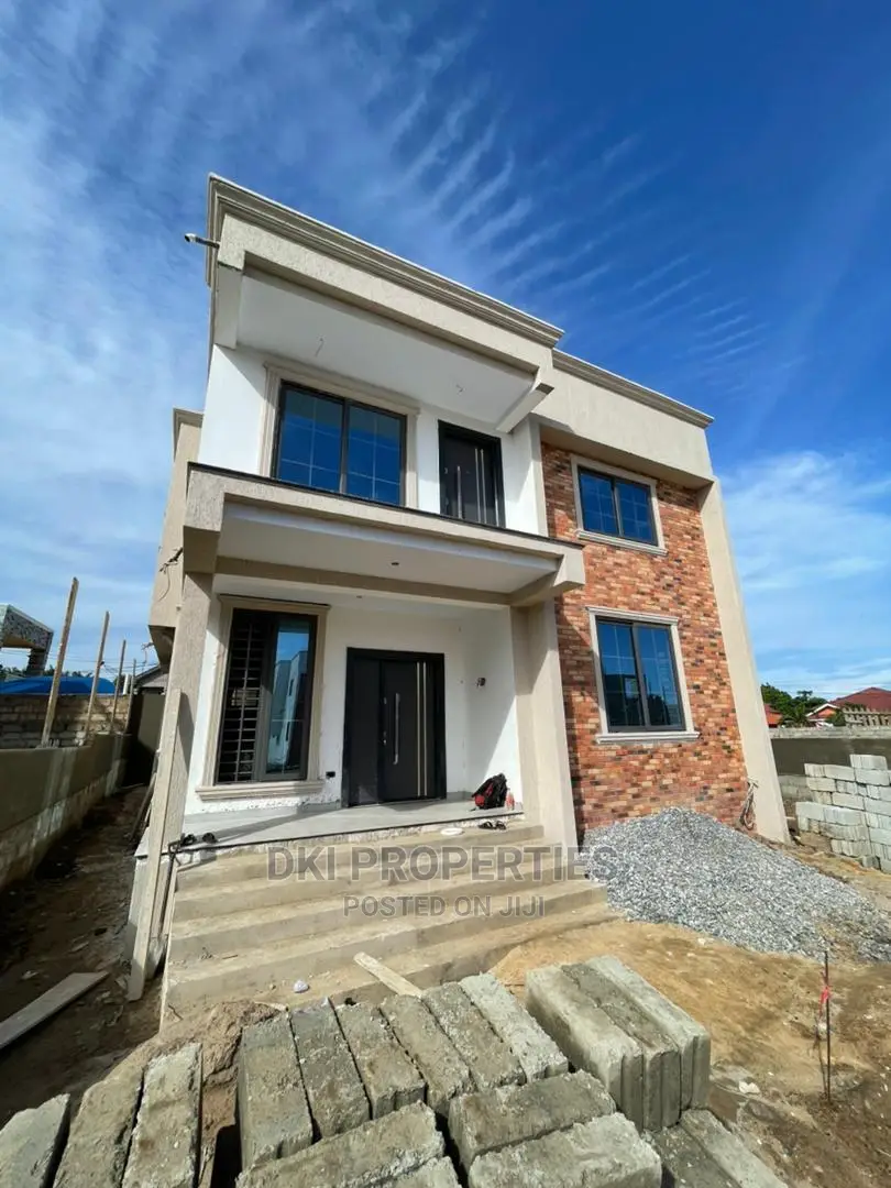 4bdrm House in Dki Properties, East Legon for Sale