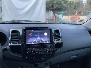 Toyota Hilux/ Fortuner Android Video Car Tape